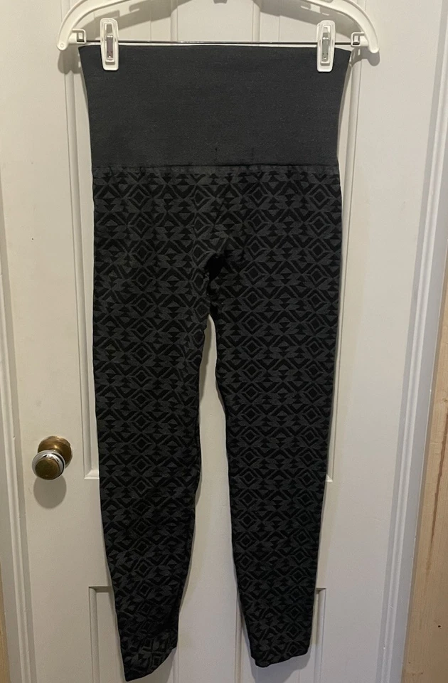 Leggings femininas French Laundry 1X textura estampada preta carvão lã ativa - Imagem 2 de 4