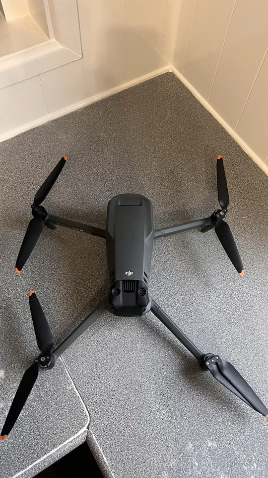 DJI Mavic Classic 3 Camera Drone with DJI RC Controller inc Warranty - Image 3 of 4