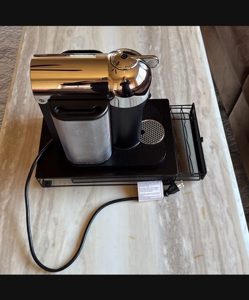 Máquina de café espresso Nespresso Vertuo Pop Sliver com 12 cápsulas - Imagem 2 de 4