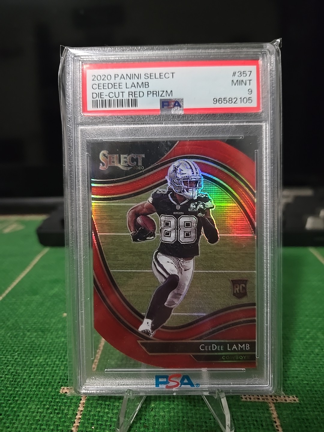 2020 Panini Select - Field Level CeeDee Lamb #357 Red Prizm Die-Cut (RC)