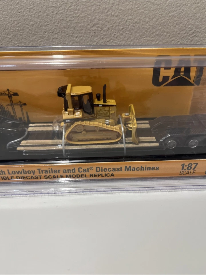 1:87 DIECAST MASTERS *CATERPILLAR CAT* Peterbilt 579 Semi w/Lowboy & D5M C36 - Image 3 of 3