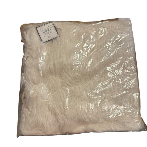 NWT Pottery Barn Dorm Himalayan Recycled Faux-Fur Pillow Cover 18”x18” Ivory A22