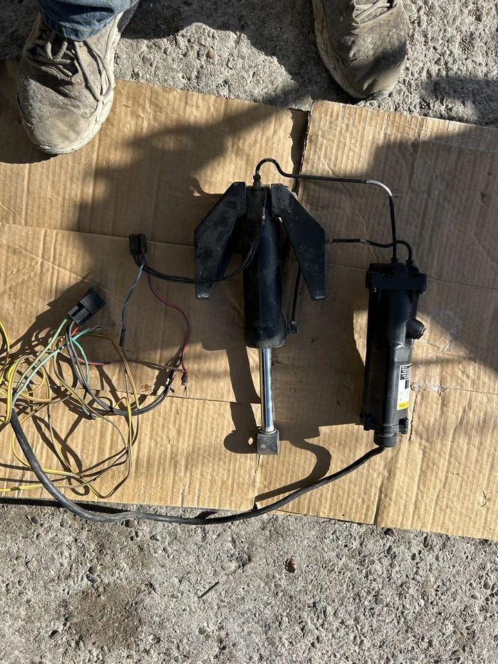 35-75 Force tilt trim assembly Work Great No Noise Smooth. Works 1984-1999 - Image 2 of 3