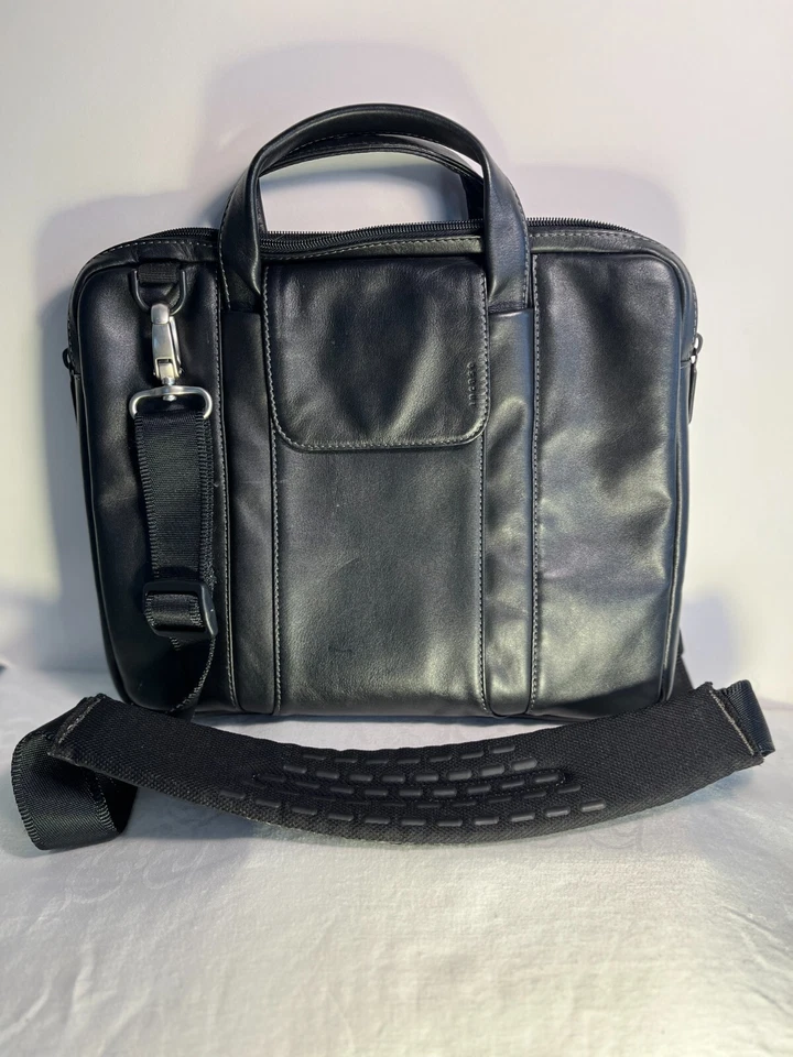 Bolso de cuero Incase 13" con cremallera para computadora portátil - negro con correa para el hombro Foto 2 de 4