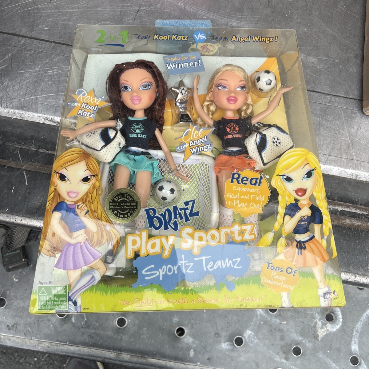 メッシー MGA BRATZ Play Sportz Teamz Soccer ROXXI & CLOE FASHION DOLL Set +