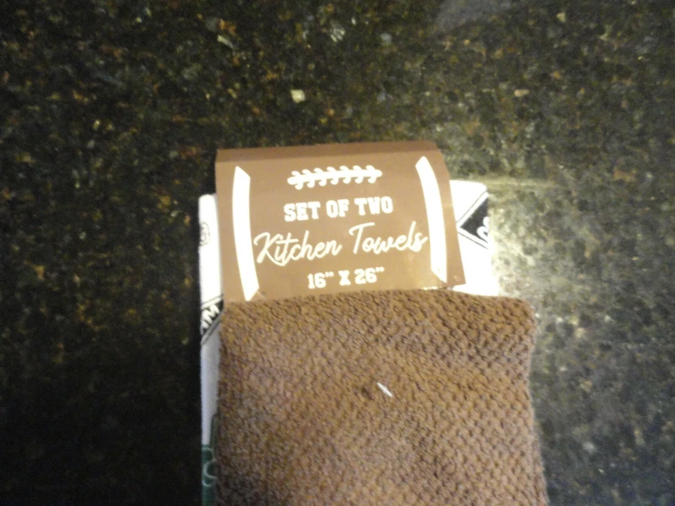 2 toalhas de cozinha FUTEBOL esportes diversão esporte tema esporte 95% algodão capacetes flâmulas novas com etiquetas - Imagem 4 de 4