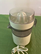 Electric Automatic Citrus Juicer Vintage Oster 4100-20A. Color White.