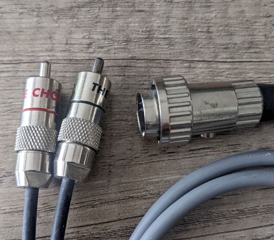 Chord CoNaim Locking 5 pin Audio Cable to 2x phono1M long grey cable