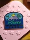 ~Disney Vacation Club 2000 Pin~ Oval Blue Logo Mountains, Sun Mickey Head, Waves — photo 2
