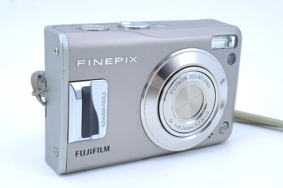 *Mint* Fujifilm FinePix F31fd Silver 6.3MP Zoom Compact Digital Camera From JPN - Image 3 of 4