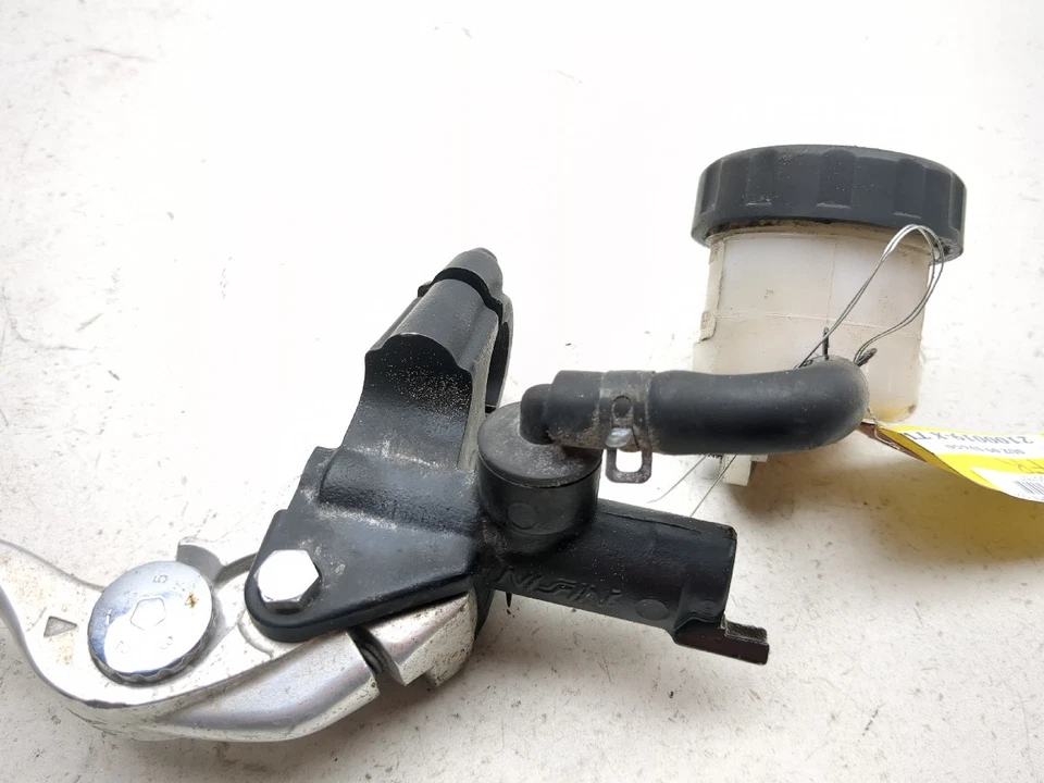 09 Suzuki SV650  Right Front Brake Master Cylinder - Image 3 of 4