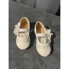 Girls White Lace Mary Jane Dress Shoes with Flower Accent Size 5 NWOT