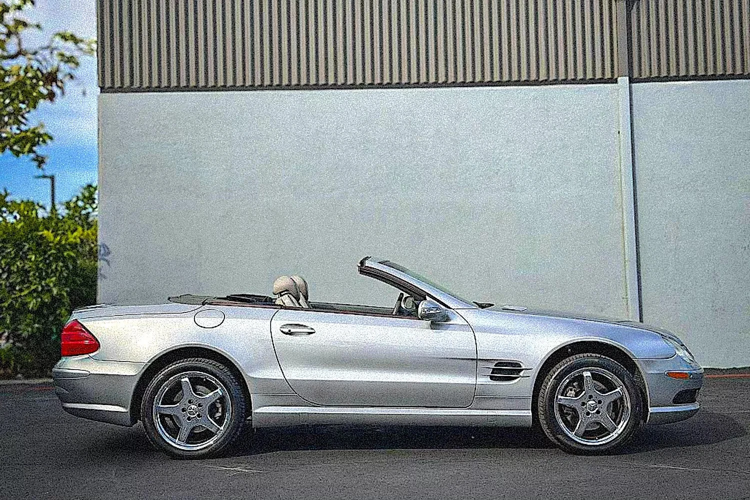 Mercedes SL 500 R230 Is a Depreciation Bargain
