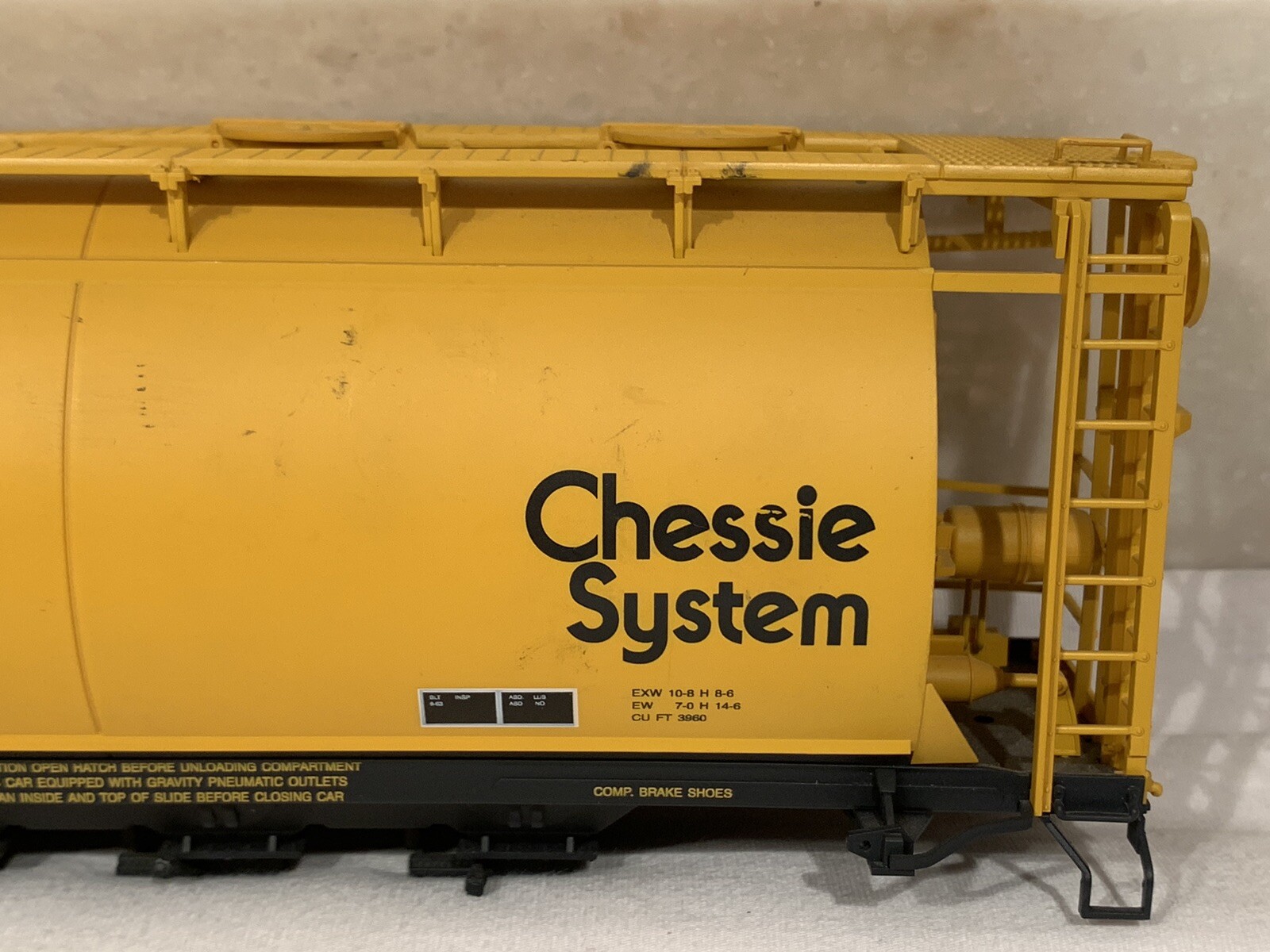 ATLAS O CHESSIE 6 BAY CYLINDRICAL HOPPER SHELL & FRAME NO TRUCKS! O