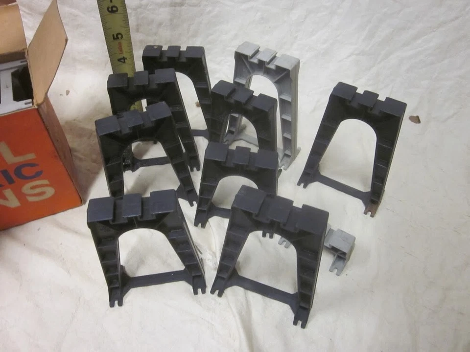 Vintage 1959 Postwar Lionel #111 Trestle Set Black & Gray Piers w/ Original Box - Image 4 of 4