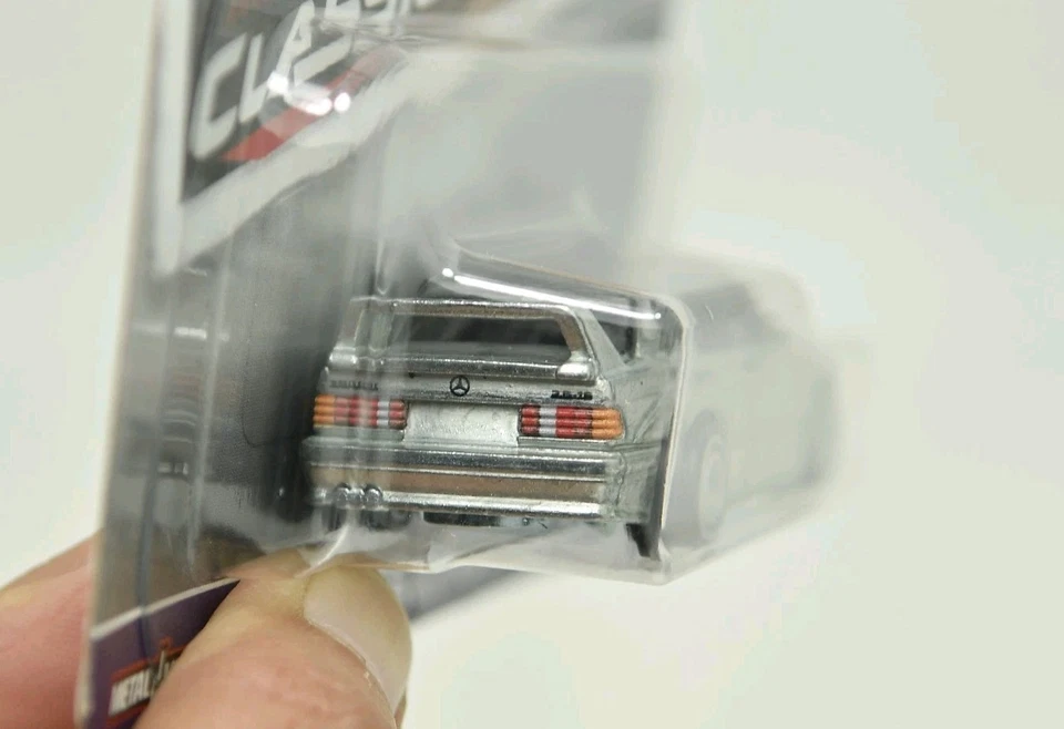 HOT WHEELS MERCEDES-BENZ 190 E 2.5-16  MODERN CLASSICS - PREMIUM 2025 - - Photo 3/4