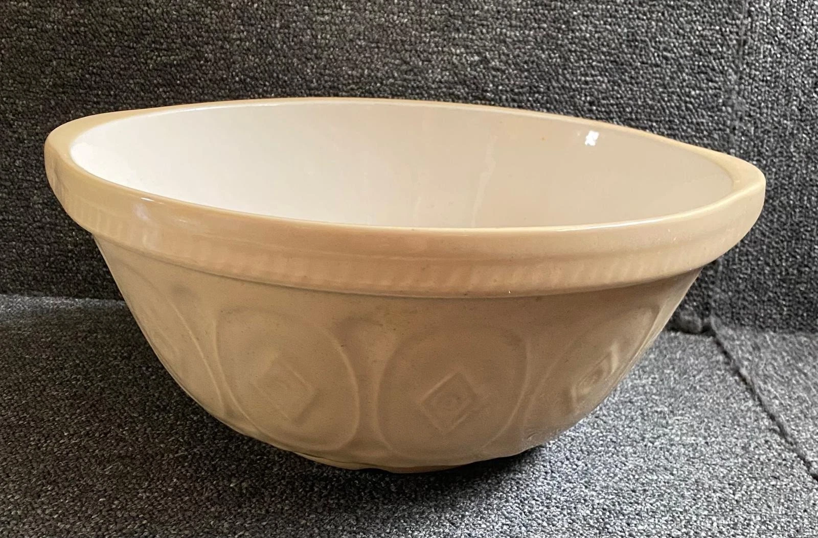 Cloverleaf Pottery Vintage gripstand Earthenware Mixing Bowl 140oz Baking Bowl