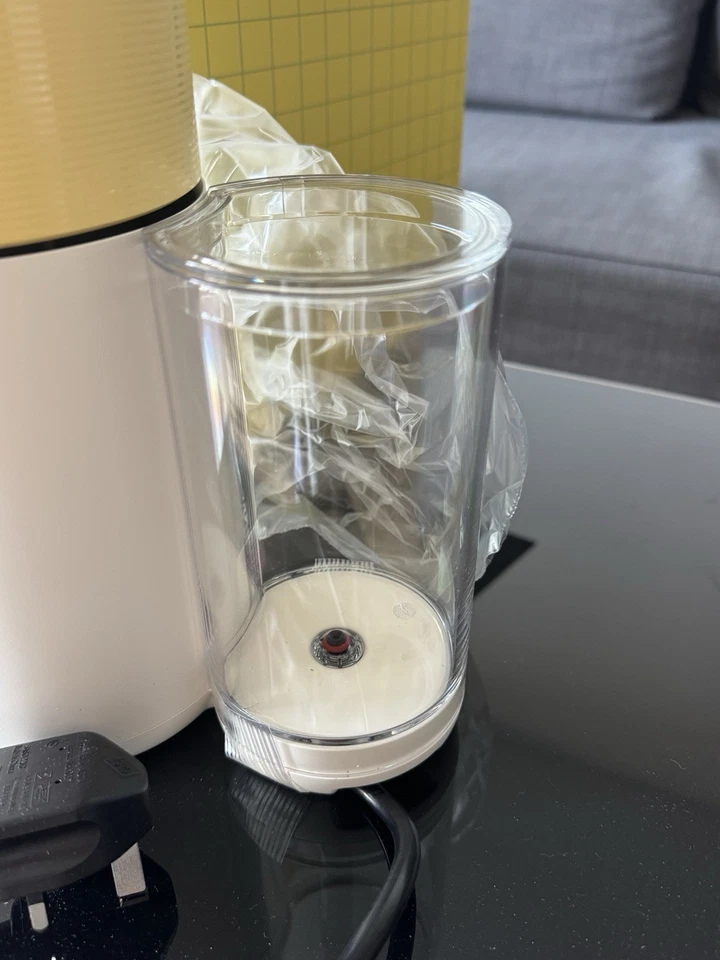 Máquina de café Nespresso Vertuo Pop, amarillo pastel, máquina de edición limitada 2025 Foto 3 de 4