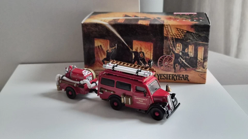 Matchbox models of yesteryear - YFE18 - Feuerwehr - 1950 Ford E83W Van OVP - Bild 2 von 4