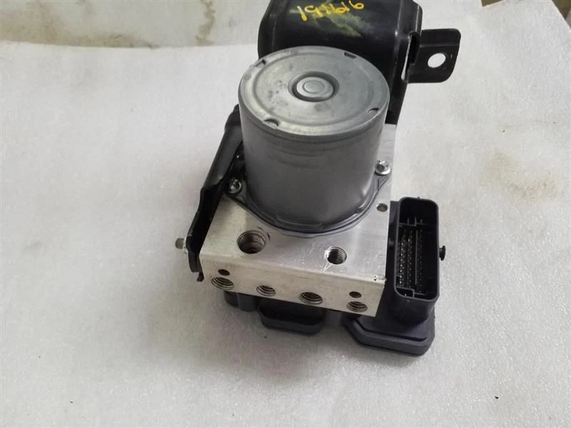 Módulo de bomba de freno antibloqueo ABS para camioneta Ford F150 2013-2014 montaje 4x4 OEM Foto 2 de 4