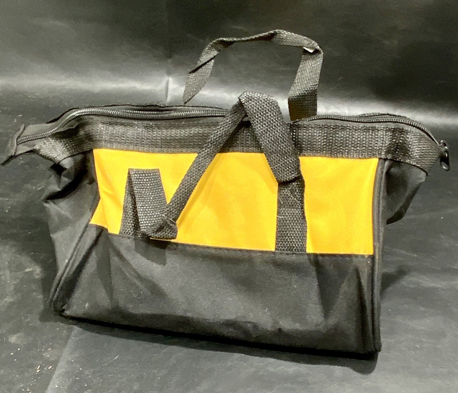 small NEW DEWALT Heavy Duty Nylon bag 11 x 8 x 7 eBay