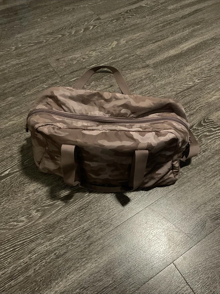 Bolso de Lona Rosa/Victoria’s Secret Marrón Tipo Camuflaje Patrón Foto 2 de 4