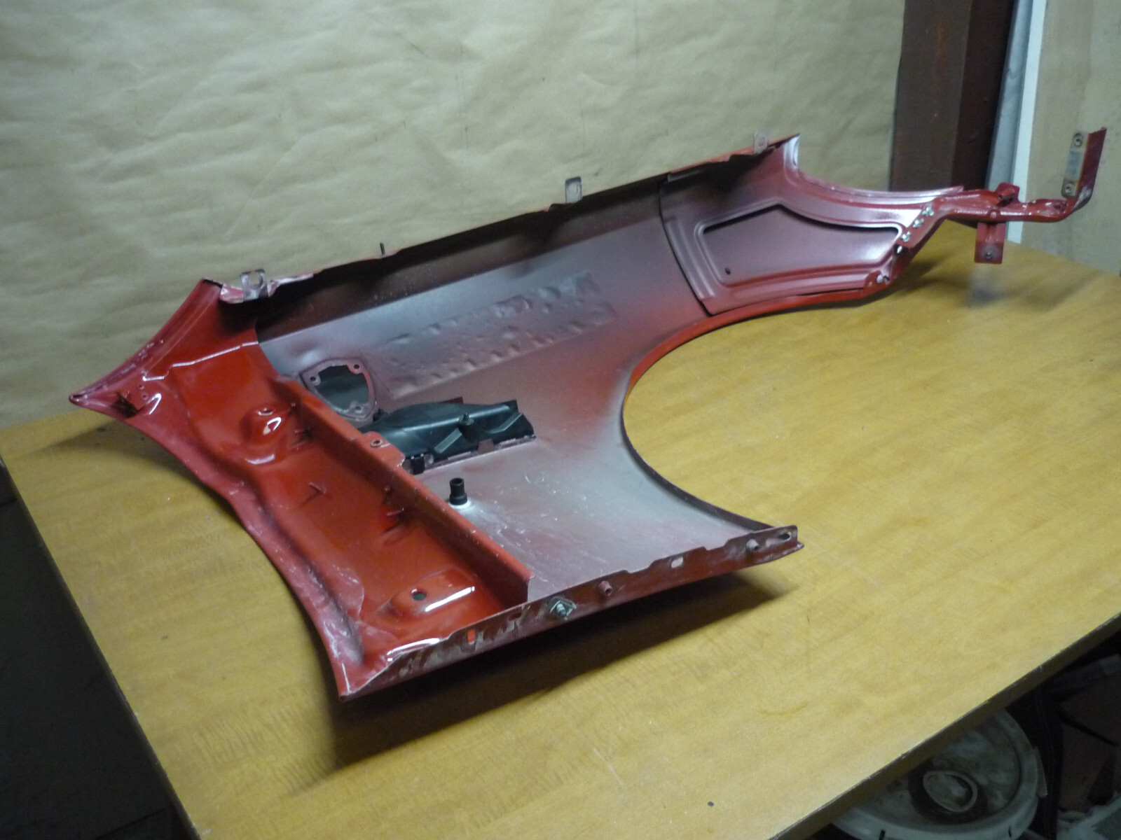 Ferrari California - LH Front Fender Red - P/N 84630811
