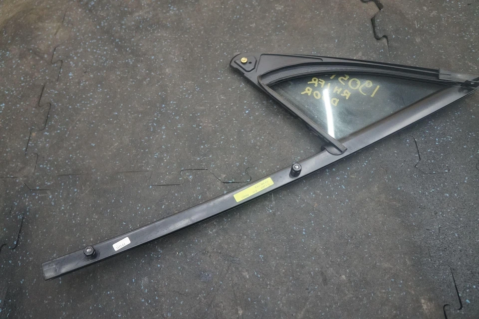 Front Right Door Vent Side Corner Window Glass 36A845114G Bentley Bentayga 18 - Image 2 of 4