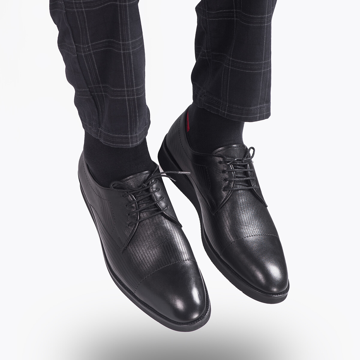 Mens shiny Leather Shoes Black, Oxford style real leather office wear shoes