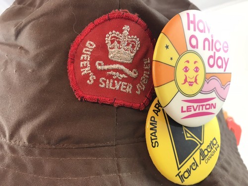 Girl Guides of Canada hat Cap Brownies Vintage 1970s Patches Pins Scouts PEI WOW - Picture 11 of 12
