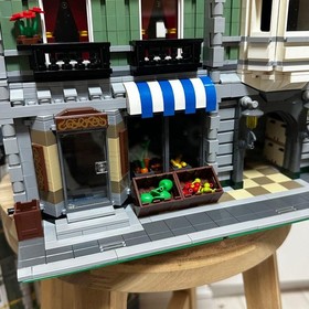LEGO Creator Expert Modular Buildings Green Grocer 10185 In 2008 Used