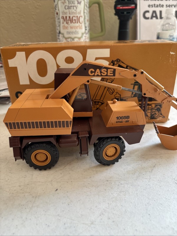 Case 1085B Excavator - 1/35 - SN# 281 - Conrad #2964- MIB