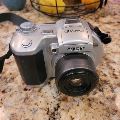 Sony Mavica MVC-CD250 2.0MP Digital Camera - Black Silver