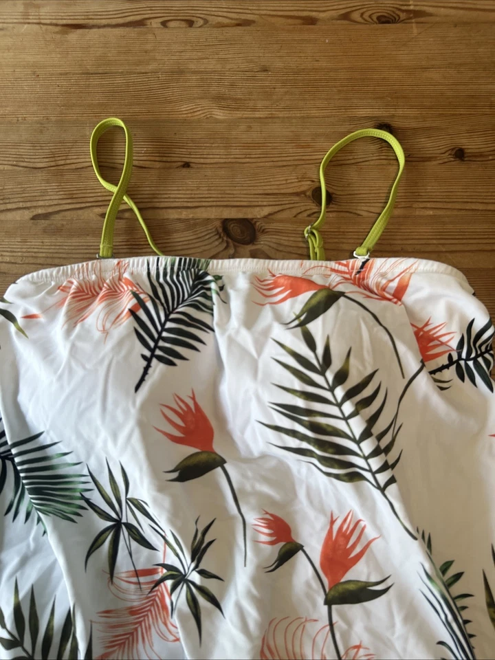 BPC Selection Tankini 40 Oberteil Weiß  Grün Farn Federn Gefüttert Neu! - Bild 2 von 4