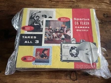 Vintage Spartus CO Flash, Includes Original Box With Bulbs And Film