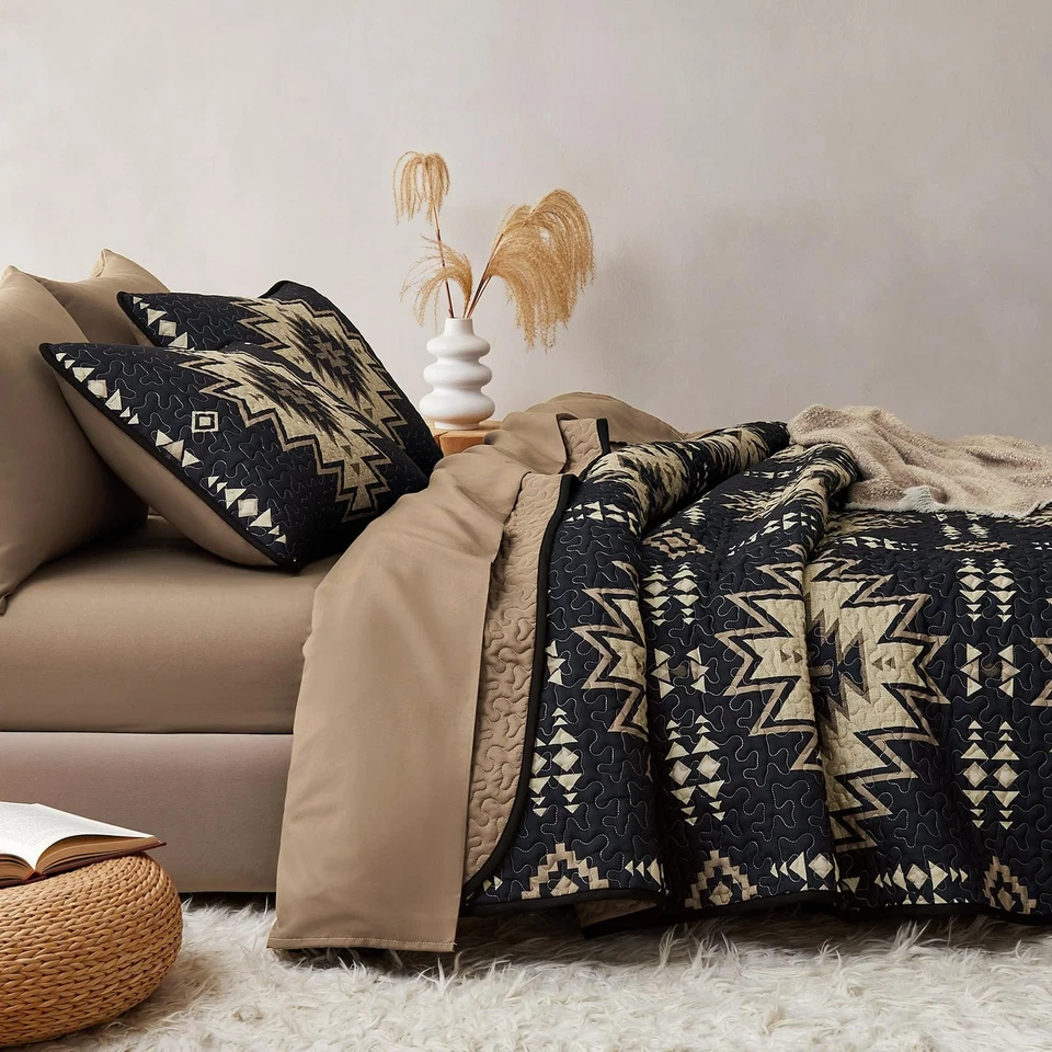 - Western Quilt Set, Southwestern Rustic Farmhouse Style with Aztec Geometric... - Image 4 of 4