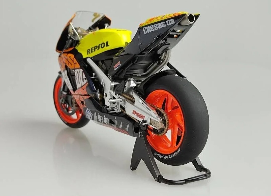 Tamiya Masterwork Collection Honda 21019 1/12 Repsol RC211V Tamiya Masterwork Collection Honda 21019 1/12 Repsol RC211V
