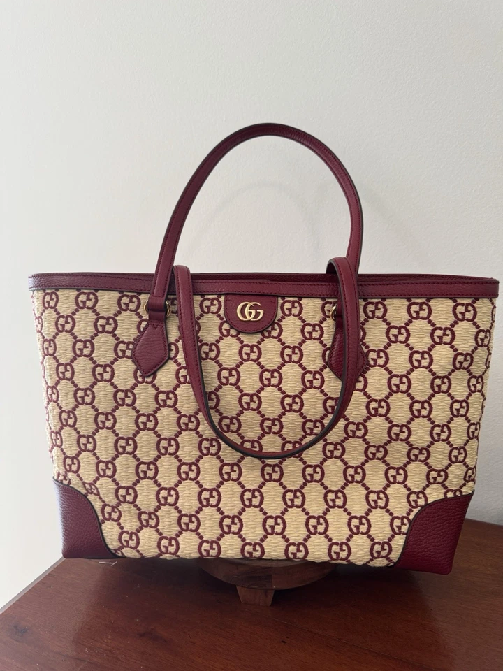 Bolso de Mano Gucci Ophidia Mediano Cuero/Paja GG Rojo Cereza Nuevo y Bolso Antipolvo Foto 2 de 4