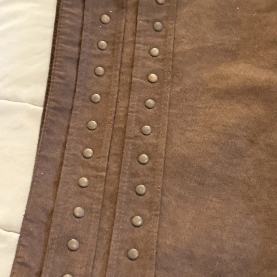 Croscill Brown Mercer Placemats Napkins 8 Piece Faux Suede Studded NEW - Image 4 of 4