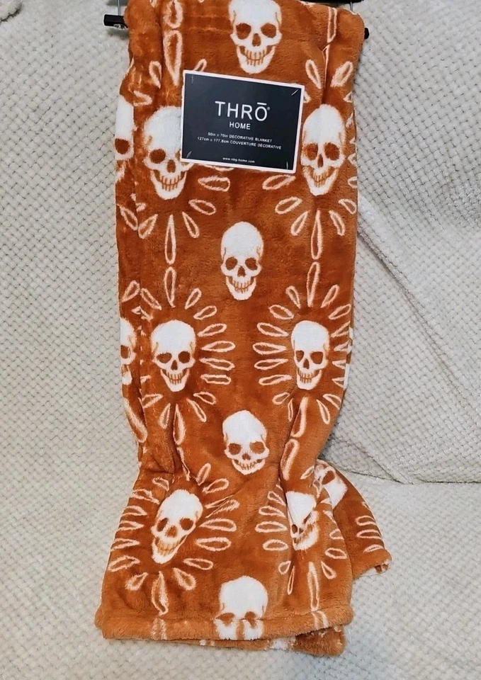MANTA POLAR LOFT ESTAMPADA CALAVERA THRO HOME STEFAN 50" X 70" MARRÓN BEIGE NUEVA CON ETIQUETAS Foto 2 de 4