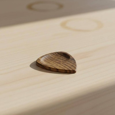 Massivholz Plektrenetui glatte Oberfläche Plektrumbox aus Holz für Gitarristen