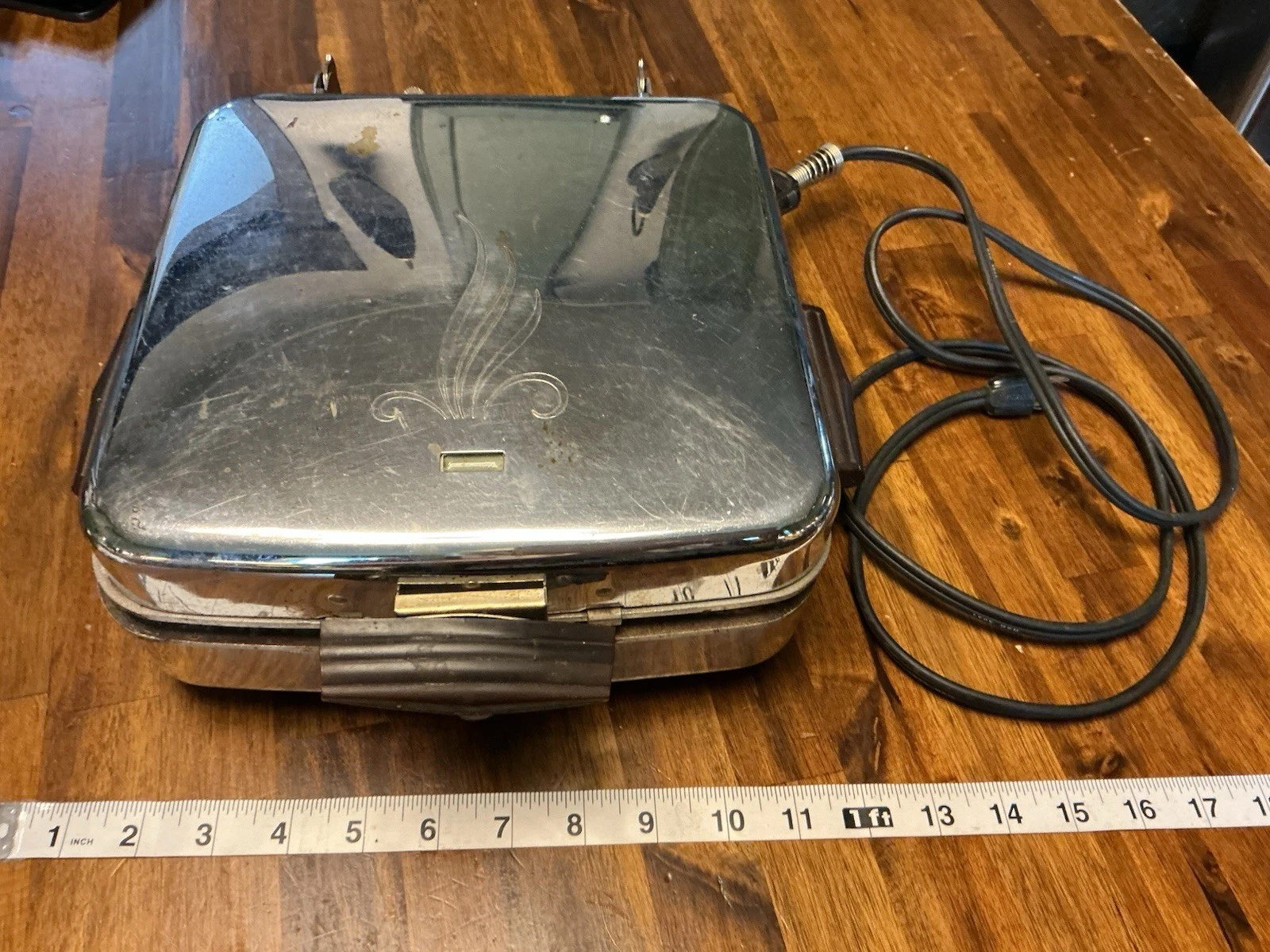 Vintage Dominion Chrome Electric Waffle Iron Chrome Model 1225-C USA Works