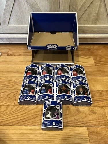 Star Wars Galaxys Edge Trading Outpost Droid Depot Figures Astromech & Display