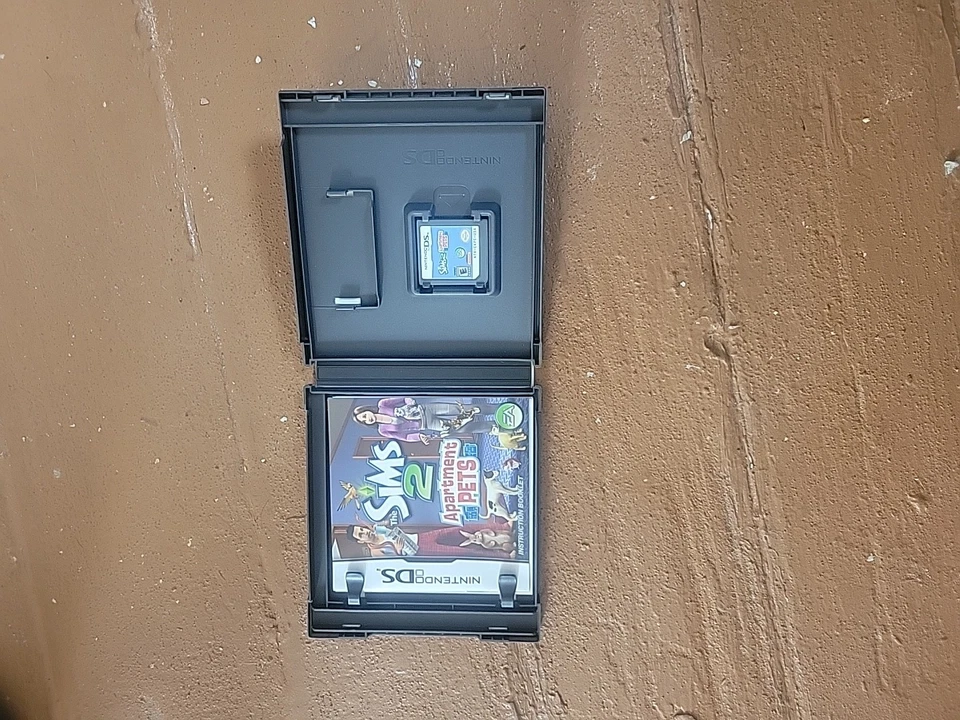 The Sims 2: Apartment Pets (Nintendo DS, 2008) - Image 2 of 2