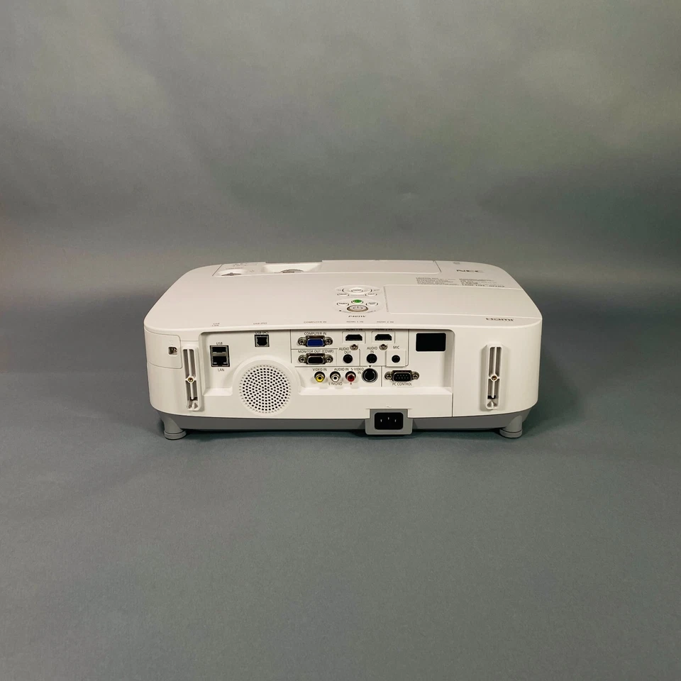 4000 Lumens 3LCD Projector WXGA HD HDMI - Less Than 500 Lamp Hours Used w/Bundle - Image 4 of 4