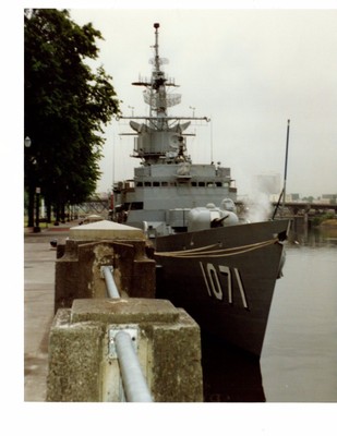 1991 USS Badger FF1071 Frigate Navy Ship Photograph 8x10 Color Portland