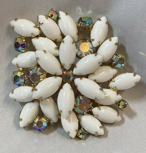Vintage Juliana crystal large White Milk Glass AB rhinestone Brooch pin jewelry - Picture 2 of 6