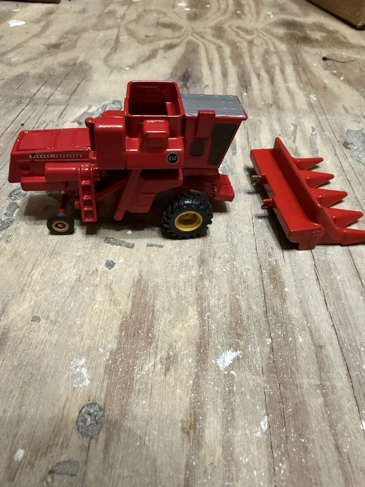 1/64 Custom Massey Ferguson 510 Combine Farm - Image 3 of 4