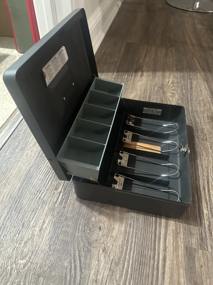 Caja de efectivo pequeña SentrySafe Foto 4 de 4