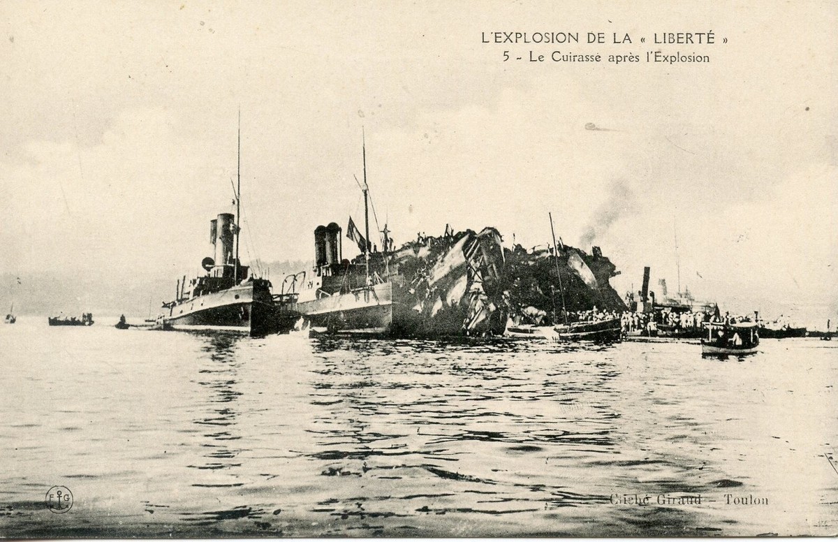CARTE POSTALE TOULON CATASTROPHE DU LIBERTE 1911 DEBLAIEMENT DES